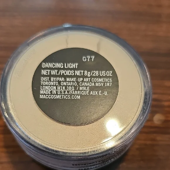 MAC Cosmetics Beauty Powder In Dancing Light